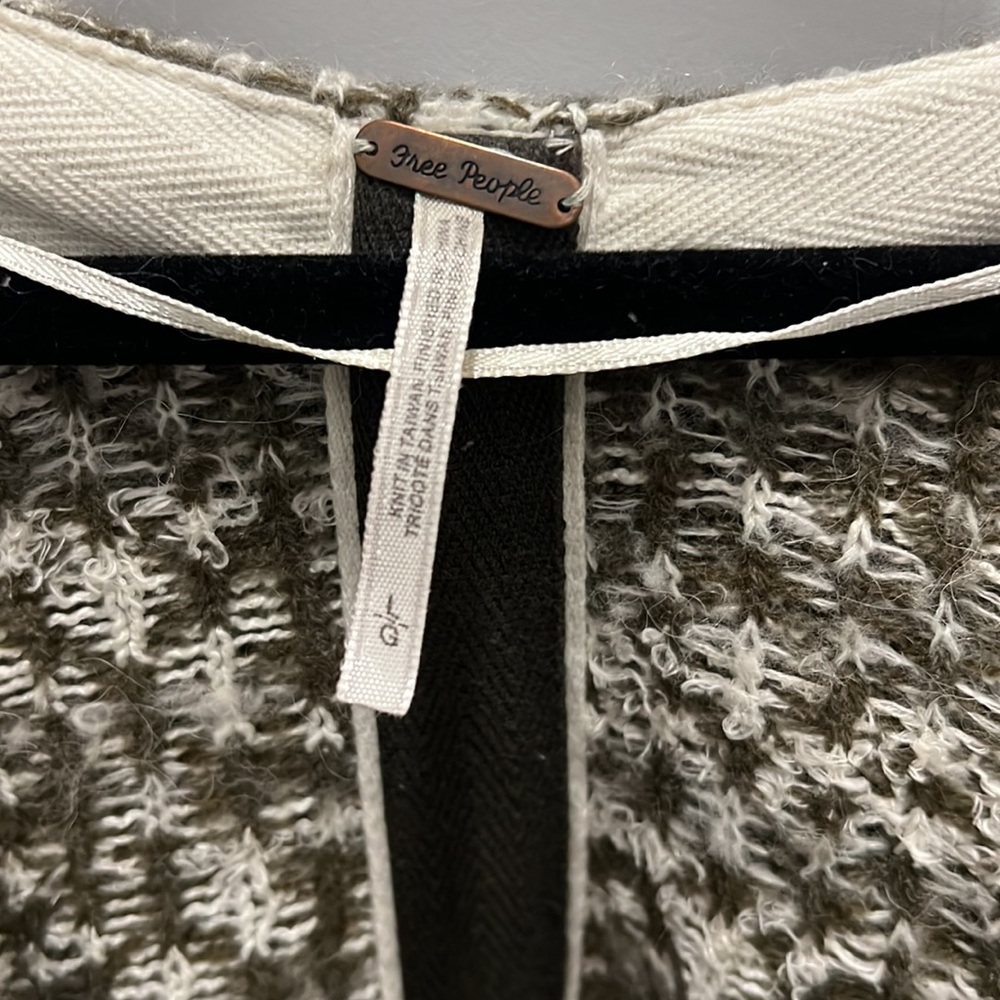 Woman’s large Free People pullover - Picture 4 of 4